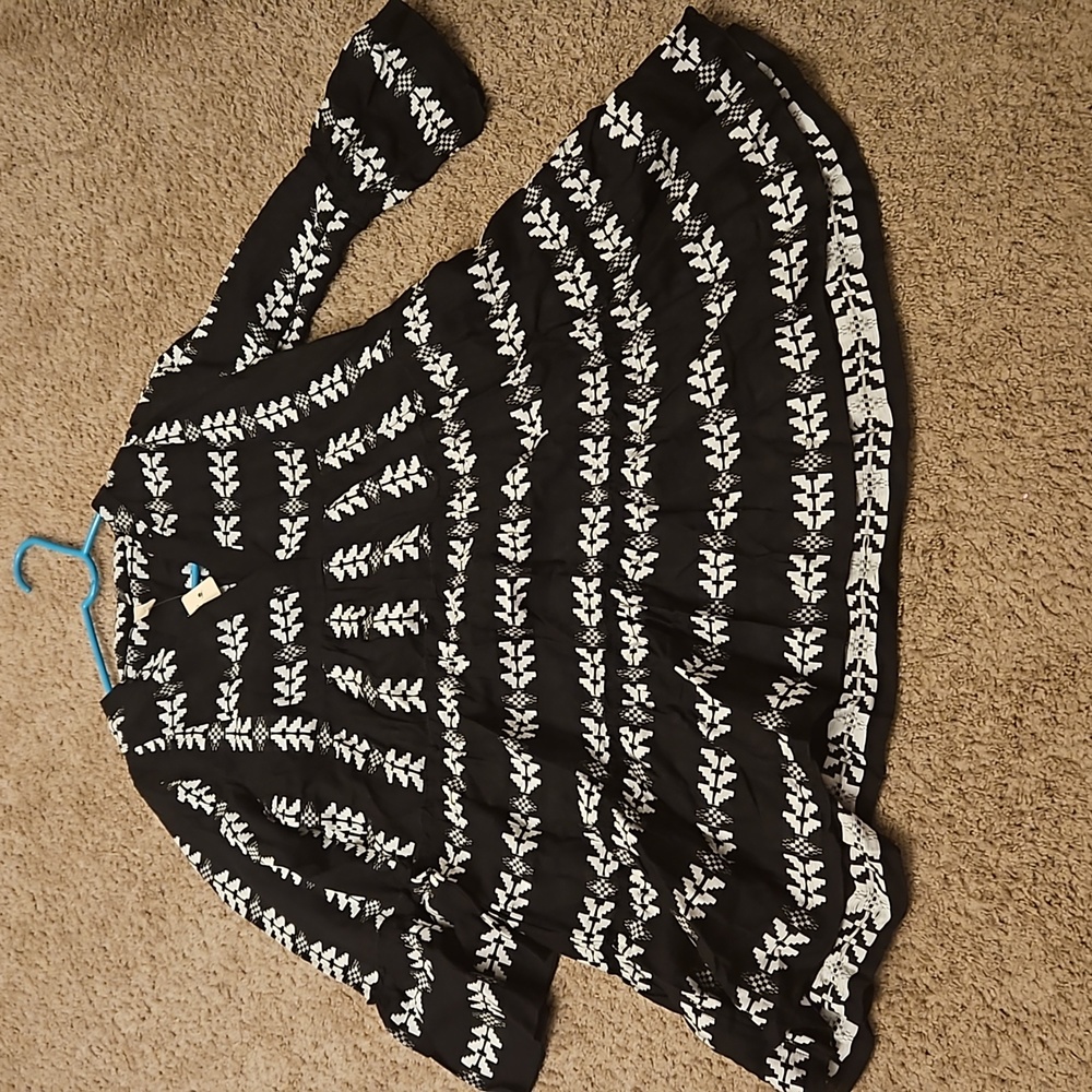 Elan,size L ,black and white